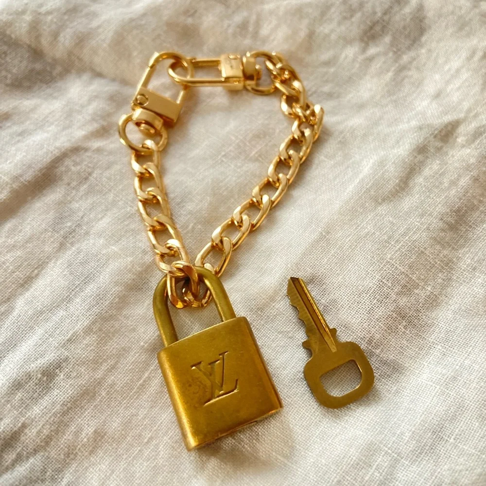 *SOLD*Louis Vuitton Lock and Key 335 with Bracelet Chain - Picture 6 of 9